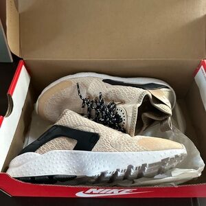 Nike air huarache run ultra se oatmeal black